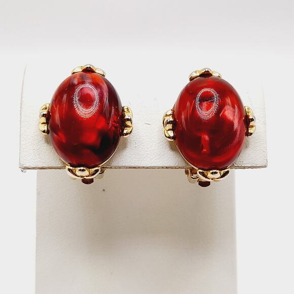 Vintage Red Marbled Lucite Clip-On Earrings Gold Tone Oval 1 Inch - Picture 5 of 8